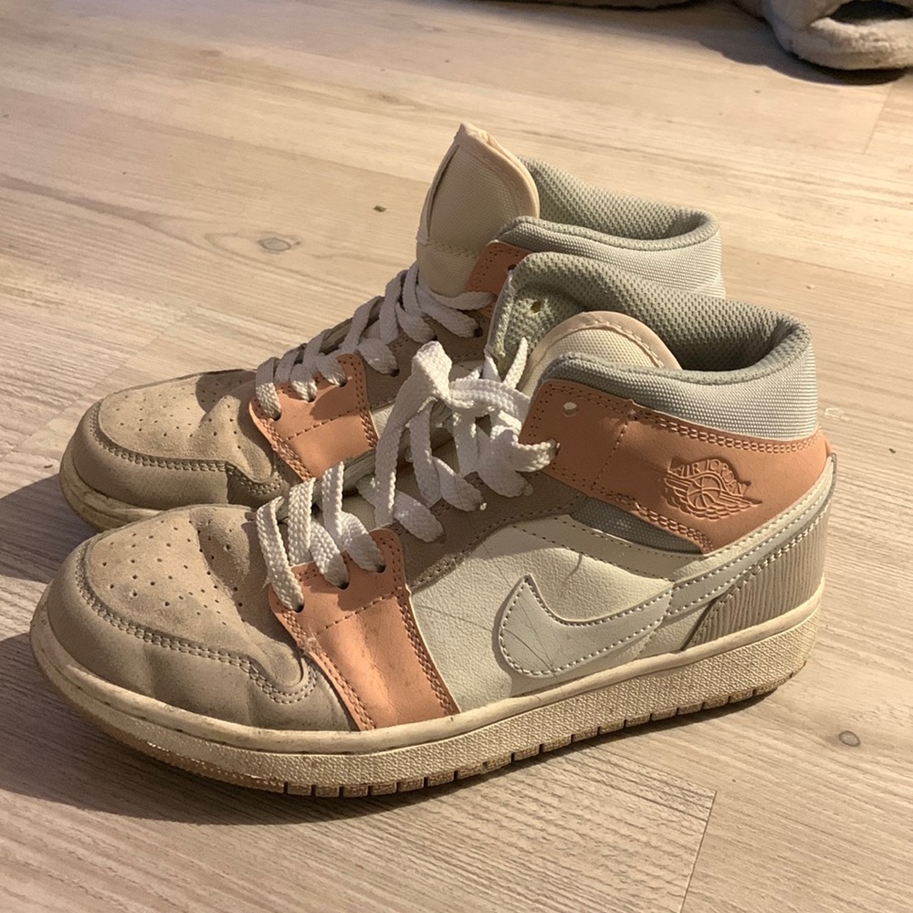 Jordan 1 Mids